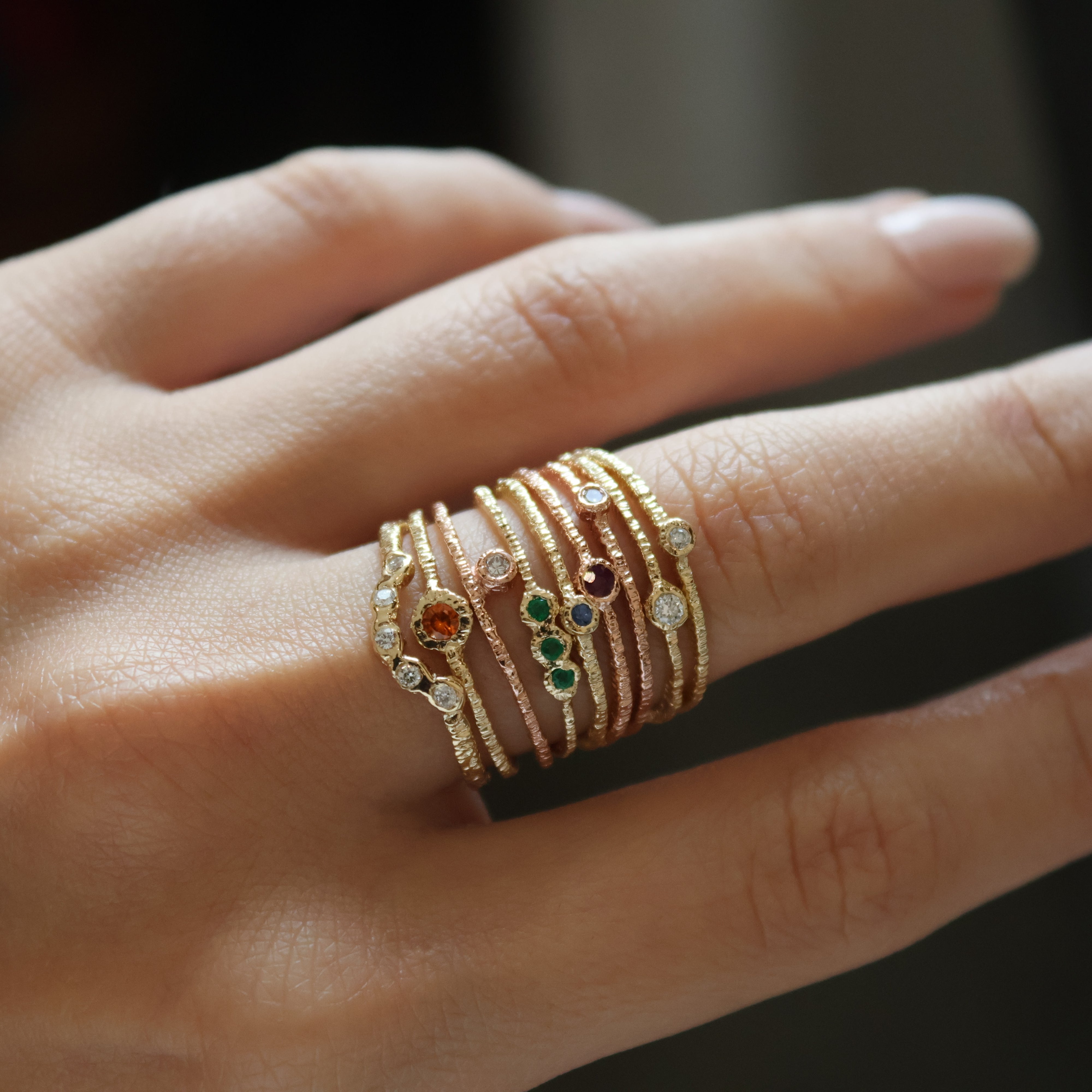 Etched 5 Diamond Curved Band