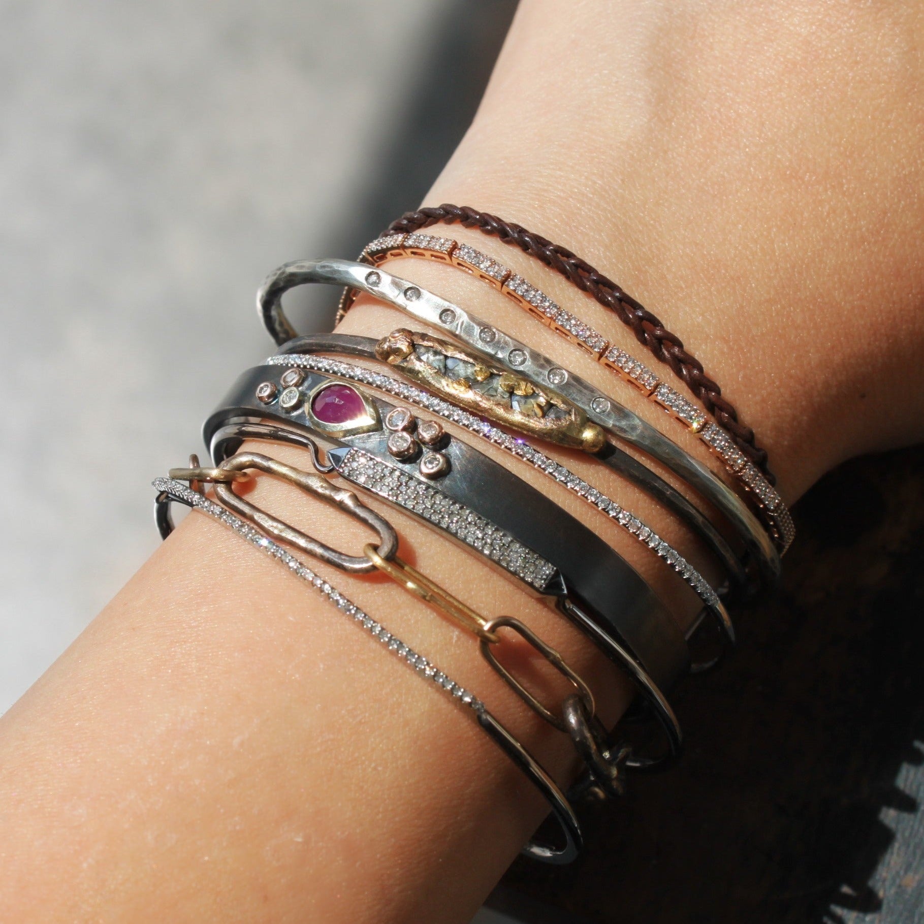 Macrame Bracelet & Gold Toggle