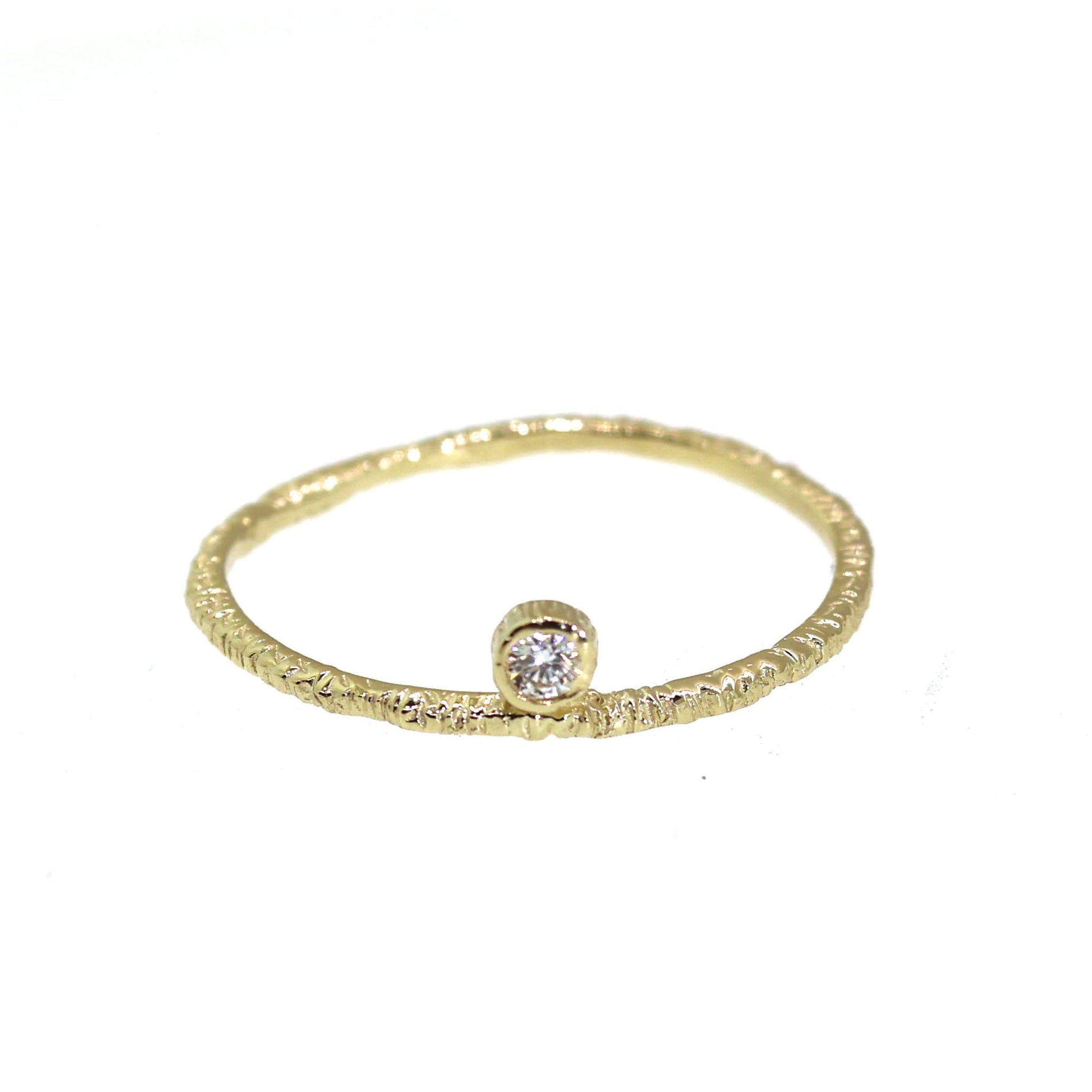 Gold Etched Pointing Diamond Ring