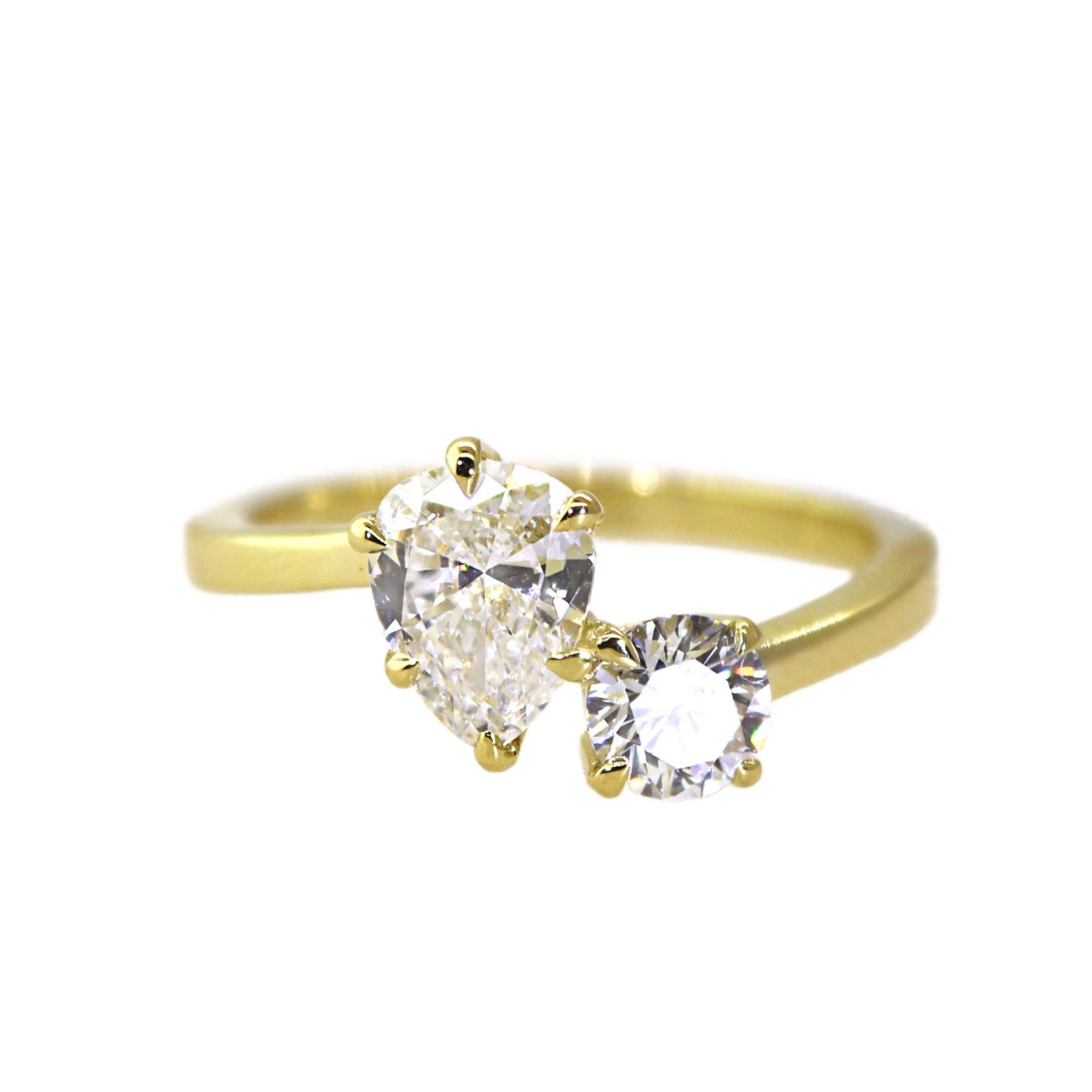 Round & Pear Cut Toi et Moi Ring