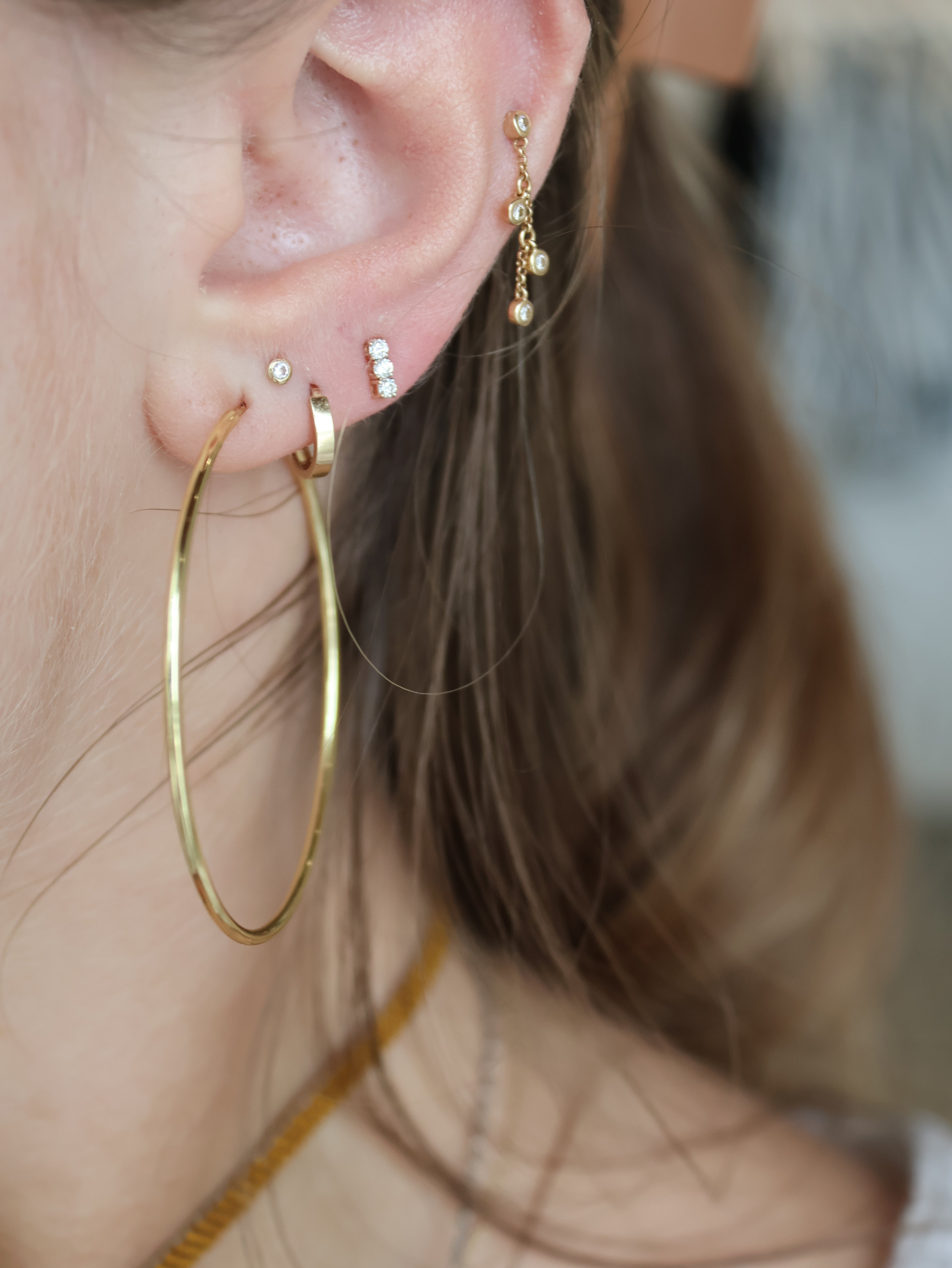Triple vertical diamond studs